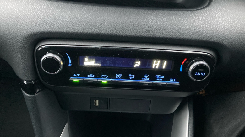 Toyota Yaris 1.5 Hybrid Design 5dr CVT Hybrid Hatchback